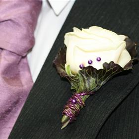 fwthumbWhite rose with purple detail.jpg
